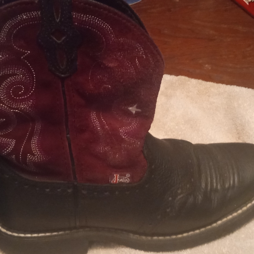 Like New Justin Gypsy Black and Maroon Western Boots - Picture 3 of 4